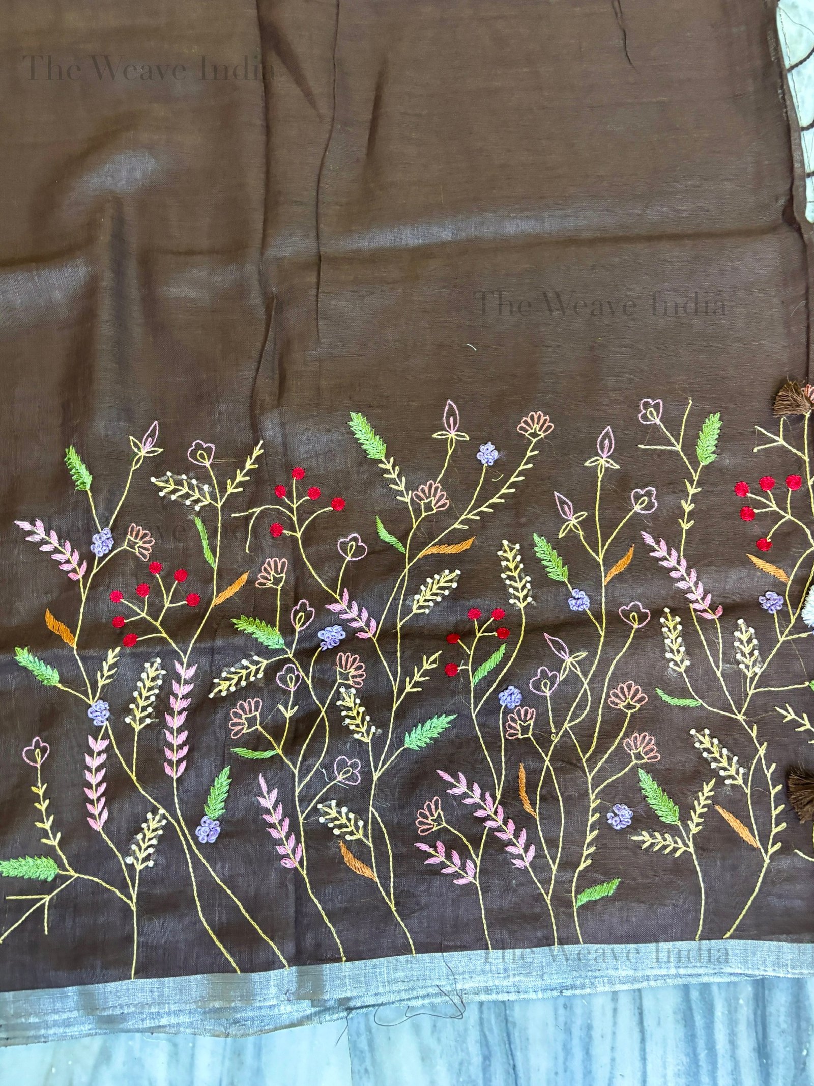 Coffee Bloom Pure Linen Saree - Image 3